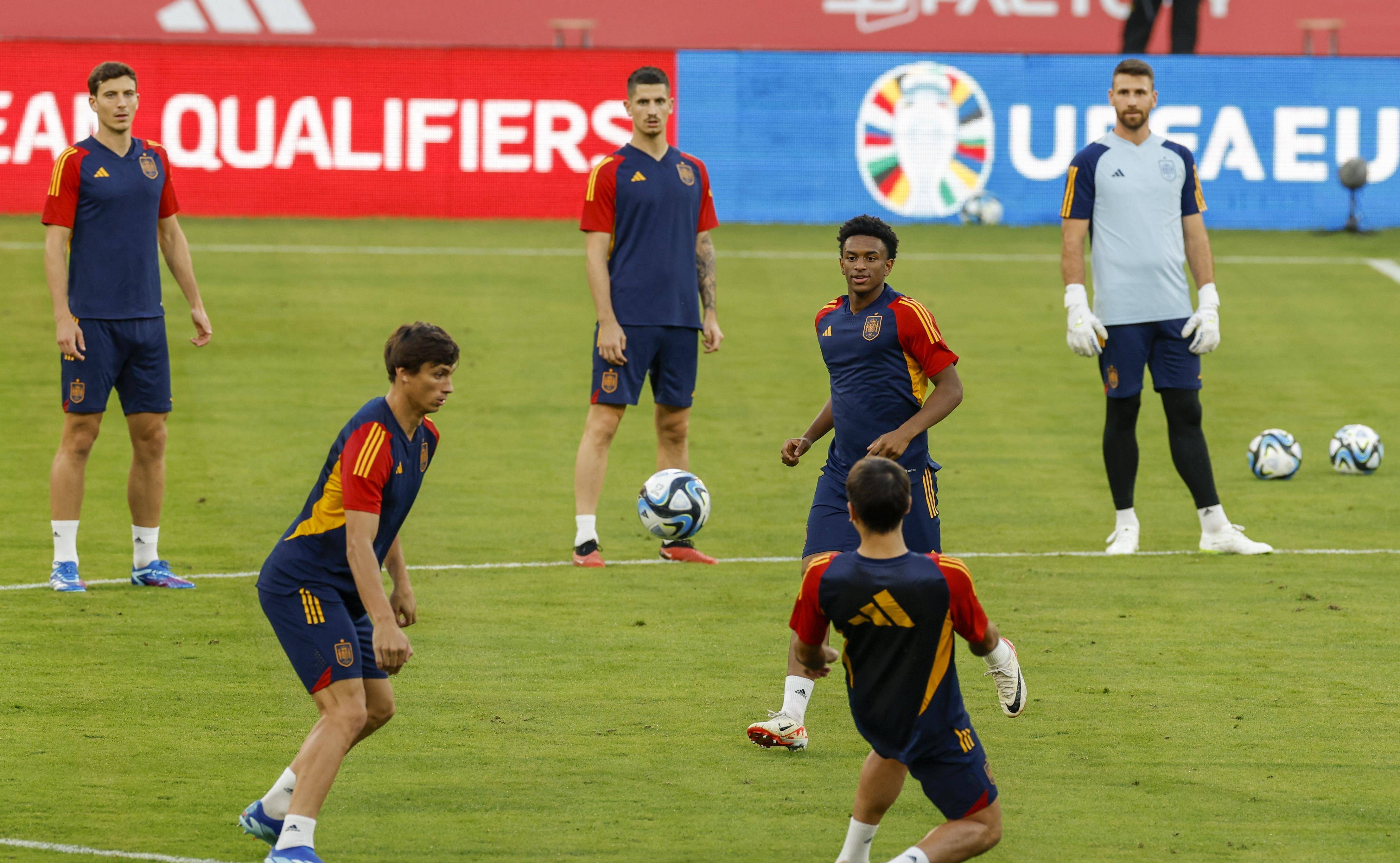 西班牙国家队主力现身欧冠赛场，备战杯赛(西班牙国家队主力现身欧冠赛场,备战杯赛场在哪)